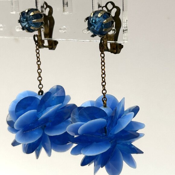 Vintage Blue Lucite Pom Pom Cluster Layered Petal Clip on Earrings Mid Century - Picture 8 of 9